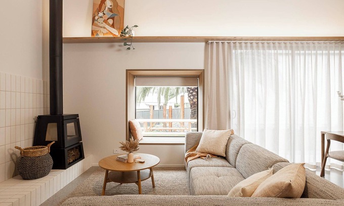 Beechworth Casa | Warm and welcome three bedroom home with full kitchen, walking distance to town.