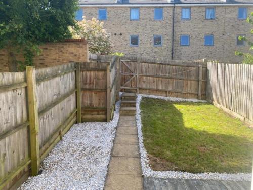 Cambridge Casa | Warm & Cosy Homely 4 BDR Chesterton House w High Speed WIFI, Big Garden & Free Parking