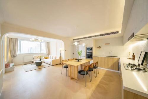 Huangpu Apartamento | Warm Four Bedroom Apartment with Huangpu River View