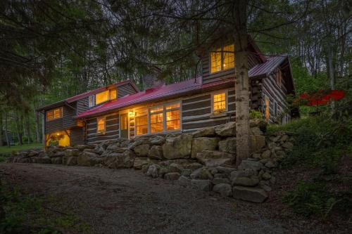 Champion Casa | Warm Historic Mountain Cabin