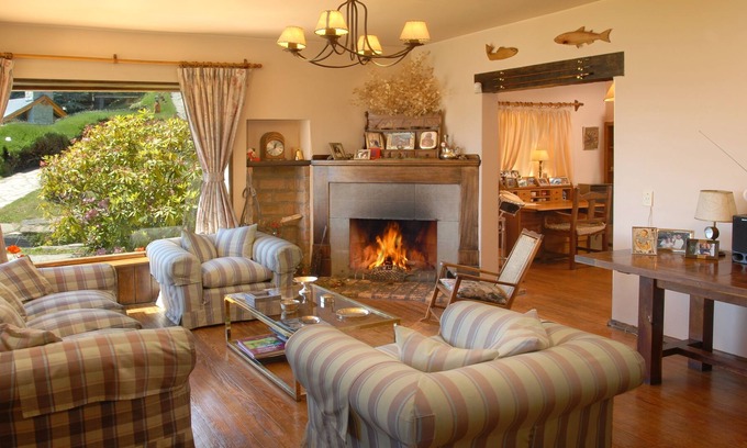 San Carlos de Bariloche Casa | Warm House on the Edge of Lake H28
