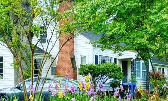 Chapel Hill Casa | Warm, inviting house and neighborhood, plus dogs love our fenced-in back yard.