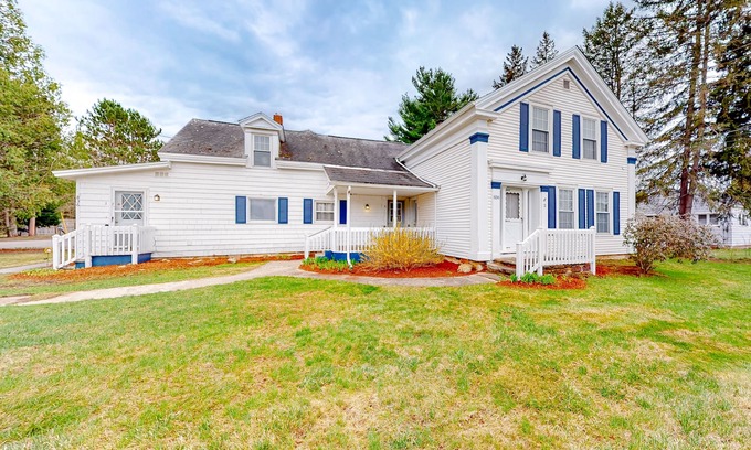 Colchester Casa | Warm & inviting retreat with a full kitchen, gas fireplace, & furnished patio