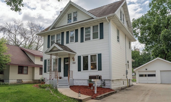 Kutzky Park Apartamento | Warm Nest Inn - Newly remodeled spacious studio - across street from St Mary's