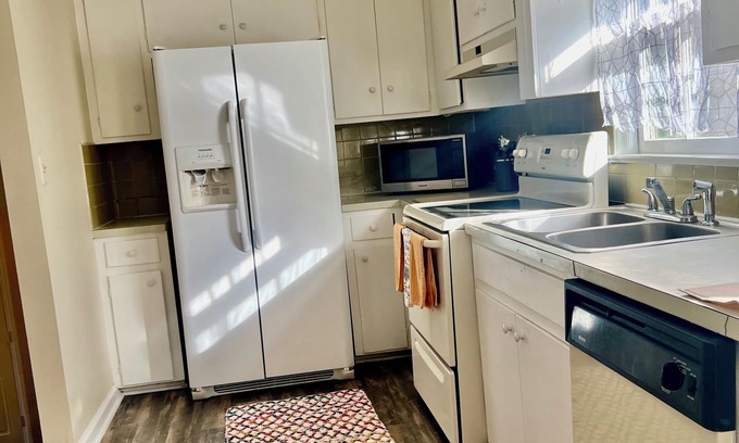 Lynchburg Casa | Warm- Romantic Ranch House Near to Colleges and Hospitals .