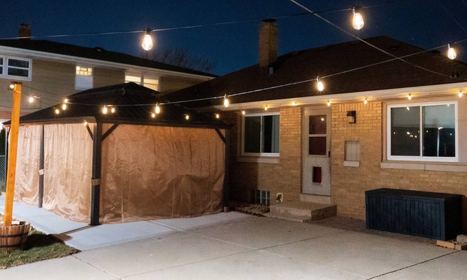 Glendale Casa | Warm spacious midsize home w/ comfort and fun