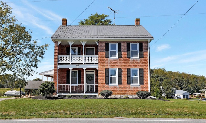 Marion Otro | Warm Spring Farmhouse, Old Charm with Modern Updates in Historic Chambersburg