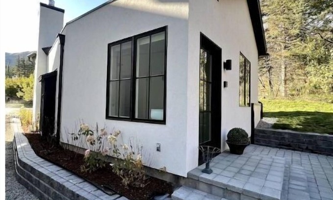Warm Springs Casa | Warm Springs Chalet - luxe mountain. retreat. Close to skiing, hiking & biking.