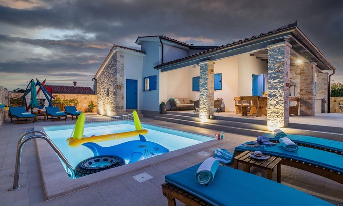 Jursici Villa | Villa cálida, soleada, privada y familiar.