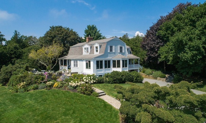 Middletown Casa | Warm welcoming polished private beautiful home close to beaches & Newport