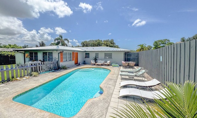 South Gate Ridge Casa | Warren Ridge Retreat Heated Pool