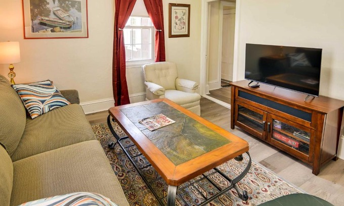 Warren Apartamento | Warren Vacation Rental, Walk to Warren Town Beach