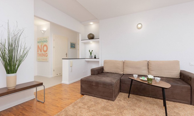 Rakowiec Apartamento | Warsaw Ochota Korotyńskiego by Renters