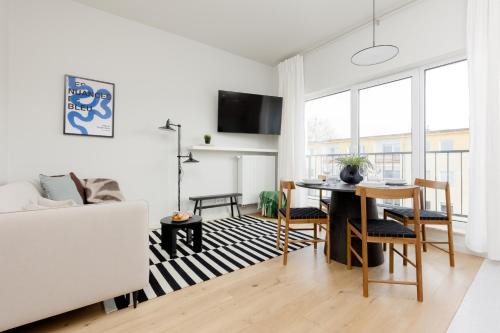 Grochow Apartamento | Warszawa Bright 2-bedroom Apartment by Noclegi Renters
