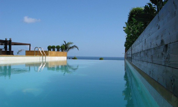 Ain Al Mraiseh Hotel | Warwick Palm Beach Hotel