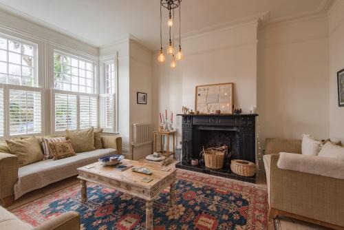 Deal Casa | Warwick Villa