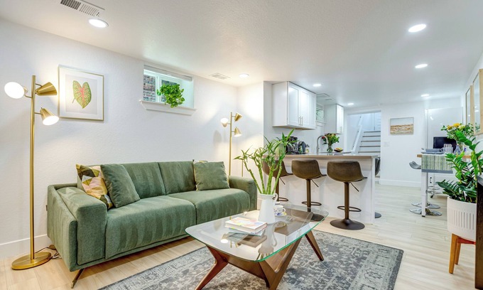 Washington Park West Apartamento | Wash Park Access: Denver Apt w/ Outdoor Dining!