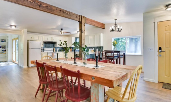 Washougal Casa | Washington Retreat Fire Pit, Hot Tub and Ping Pong!