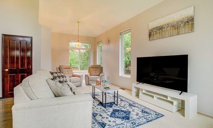 Marysville Casa | Washington Retreat w/ Yard - Near Seattle!