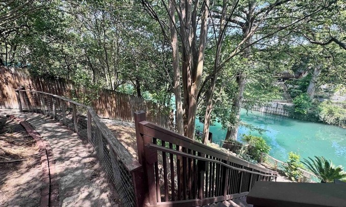 New Braunfels Apartamento | Wasser Lodge #206 | Sleeps 4 | Comal Riverfront