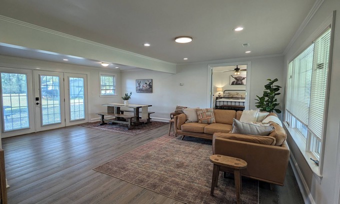Johnson City Otro | Watauga Flats Farm – A Working Farm Stay with Rustic Charm & Modern Comfort!