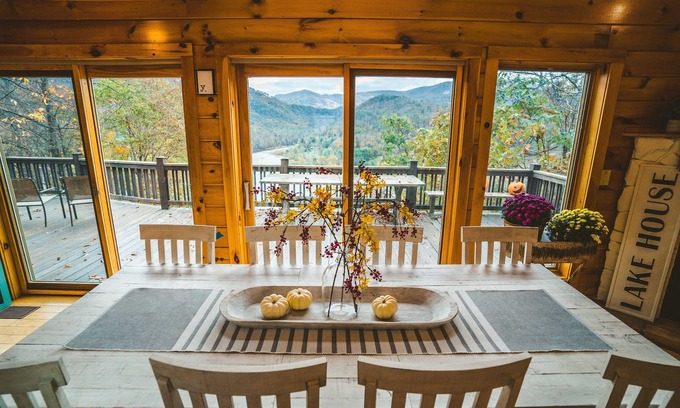 Butler Casa | Watauga Lake & Mtn Views - Hot Tub & Dock on the lake