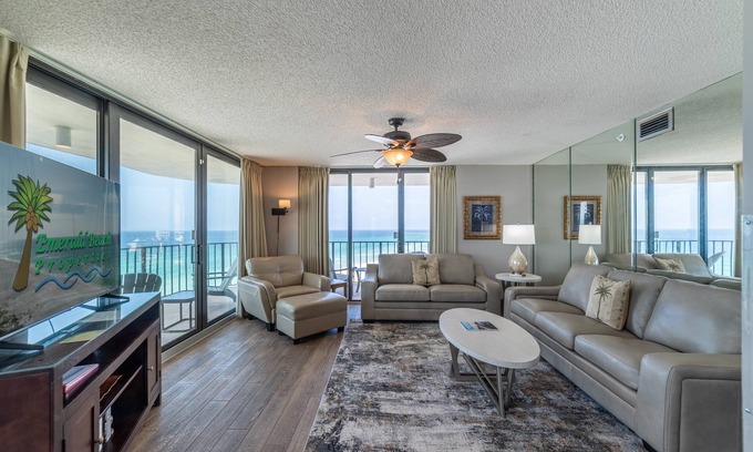 Panama City Beach Condominio | Watch The Pelicans Soar @ Pelican Watch 3-814! Stunning 180° Views of the Emerald Coast!