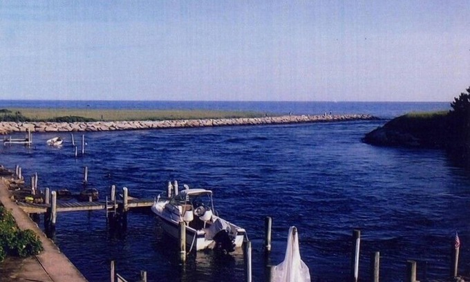 Quonochontaug Casa | Agua Beach Front Cottage En Charlestown W / Private Beach Passes