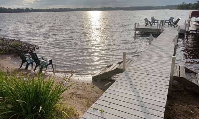 Markville Cabina | Water front cabin with sandy beach, sandy swim area. No stairs to lake.