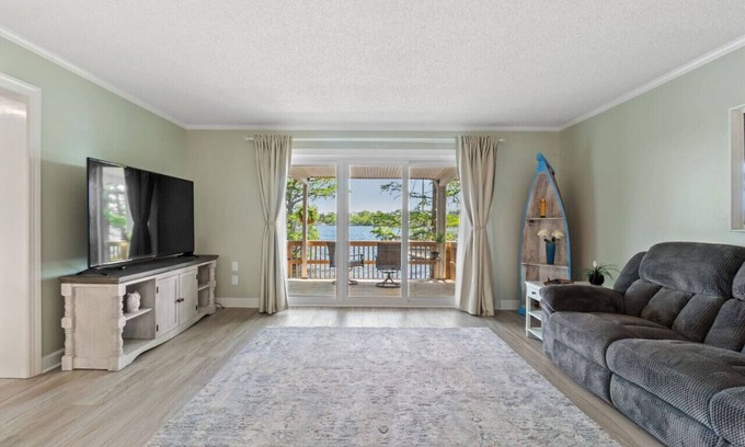 Elizabeth City Condominio | Water Front Condo with Boat Slip: The Dock House