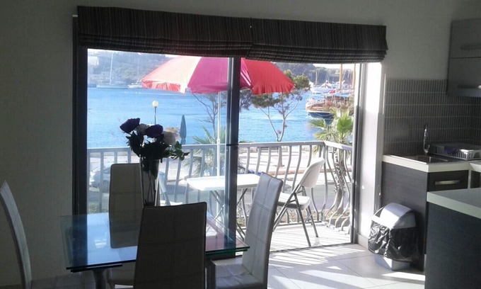 Madliena Apartamento | Water Front Flat - balcony