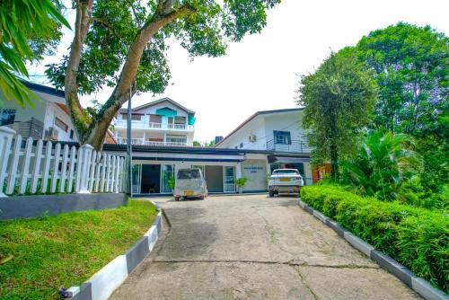 Kandy Hotel | Water Front Hotel - Kandy