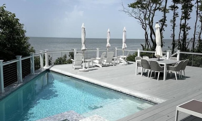 Villas Casa | Water Front Property with Customized Pool and Spa with private access to the Delaware Bay