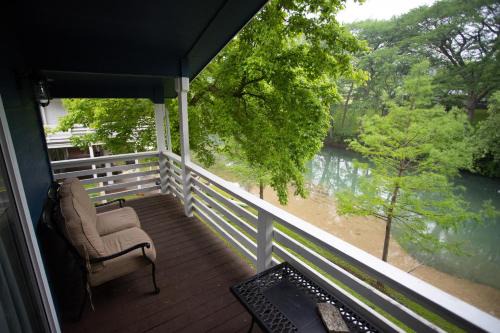 New Braunfels Casa | Water Haus