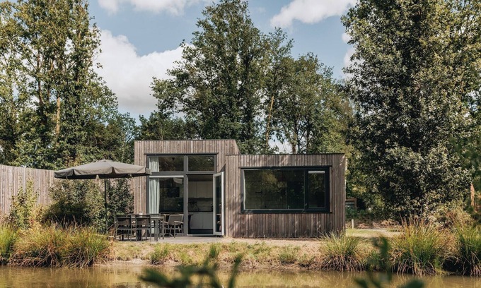 Schaijk Casa | Lodge junto al lago en una exuberante vegetación