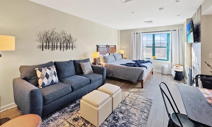 Vernon Condominio | Water Park (Next Door) Pool Hot Tubs Sauna Gym Stunning Sunsets #263