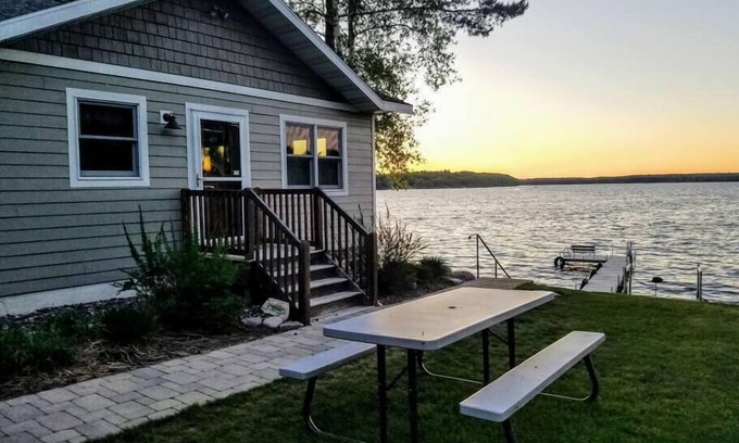 Arbor Vitae Casa | Water's Edge - Big Arbor Vitae Lake