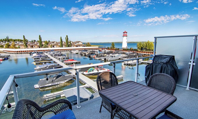 Sylvan Lake Casa | Luxe Family Lake Gem on Marina ~ BBQ
