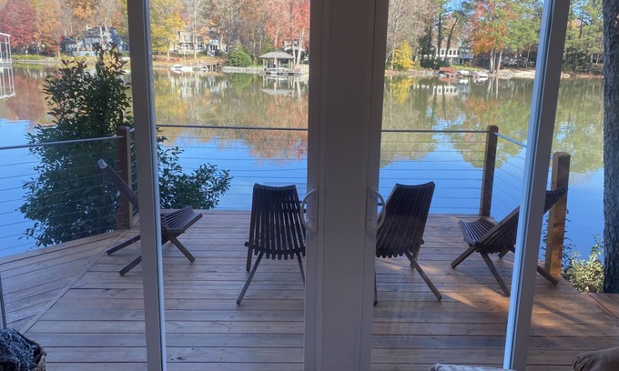 Lake Wylie Cabaña | Water's Edge Lakefront Escape On Lake Wylie!