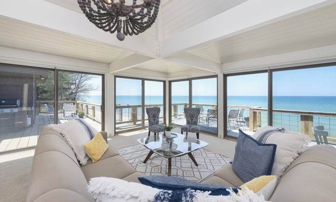 Covert Casa | Water's Edge- private beach- sleeps 14