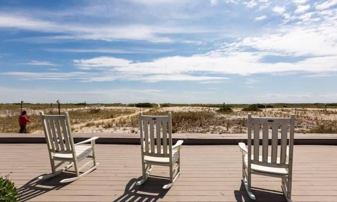 North Truro Condominio | Water's edge renovated Condo with Marina Views