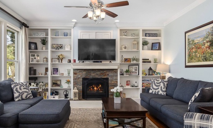 Saratoga Springs Casa | Water's Edge Stunner - Available for Belmont