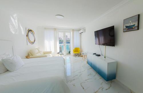 Puerta de Tierra Apartamento | Water Side Studio King Bed With Pool