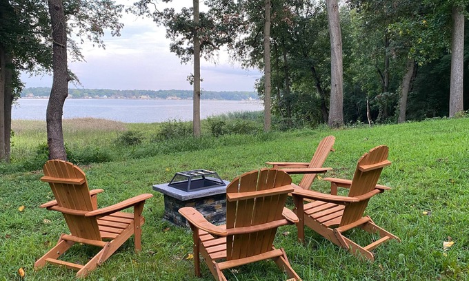 Elkton Casa | Water-view cabin on 13 acres with private hot tub & kayaks - dog-friendly