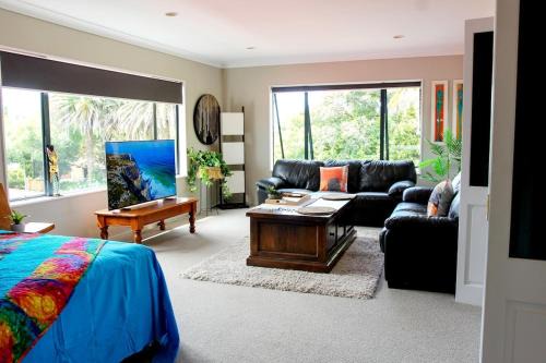 Maungatapu Casa | Water View Comfort
