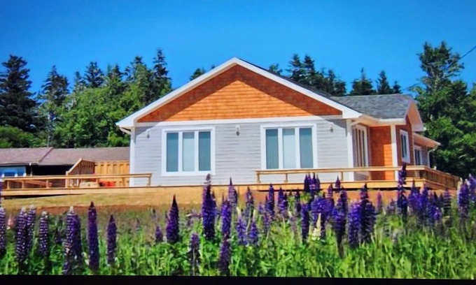 Bayview Casa | Water view cottage 5 min to Cav Beach, Golf, Anne Green Gables