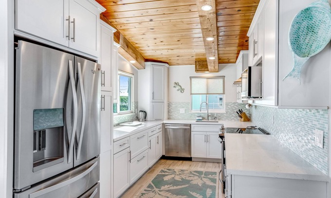 Lower Matecumbe Beach Casa | Water-view house with private dock, washer/dryer & grill - snowbird-friendly
