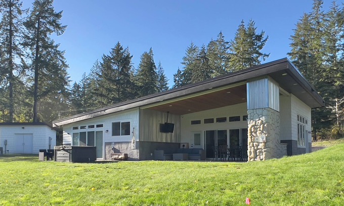 Burley Casa | Water View Modern Home on the Bay- Hot Tub + Scenic Views
