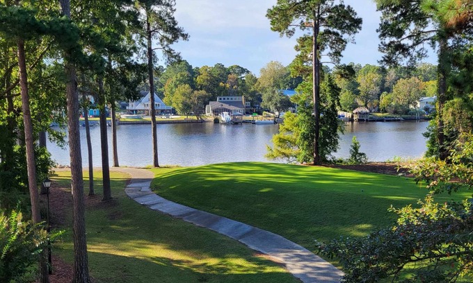 Myrtle Beach Condominio | Water View! Serene Myrtle Beach Condo & Breathtaking View, King Suite, 3 Pools