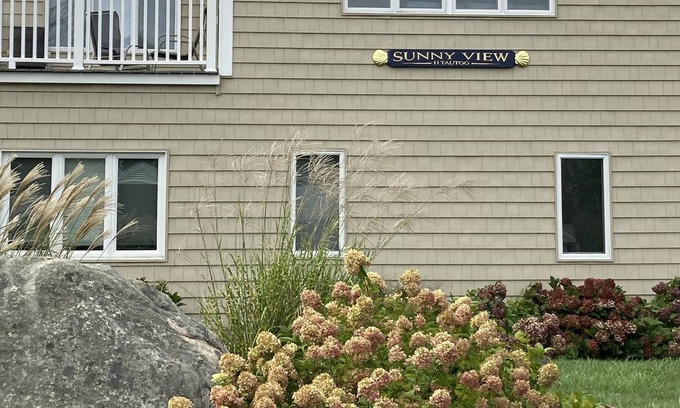Groton Long Point Casa | Water views, work/live, 5BD/2.5BA, Pets Welcome in Groton long Point!